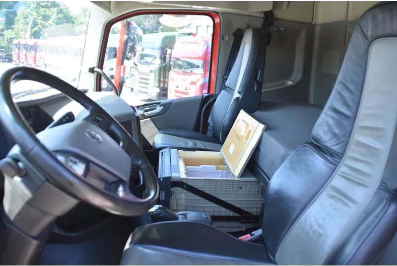 Volvo FH 500 Globetrotter 4x2 - 631 TKM - I PARK COOL - LEATHER SEATS - NAVI - 2 x FUEL TANKS - XENON - - Tractor unit: picture 5 Volvo FH 500 Globetrotter 4x2 - 631 TKM - I PARK COOL - LEATHER SEATS - NAVI - 2 x FUEL TANKS - XENON - - Tractor unit: picture 5