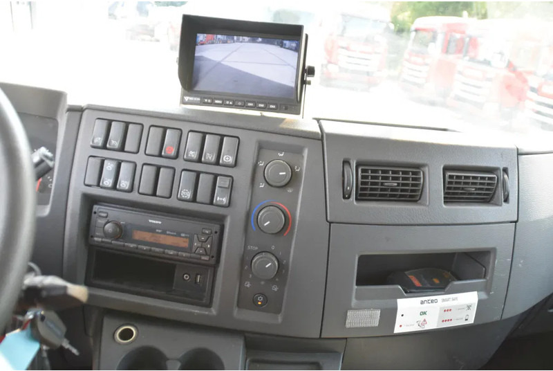 Box truck Volvo FL 280 4x2 + BOX - 163 TKM - AIRCO - DOUBLE CARGOFLOOR - ELEVATOR - REMOTE CONTROL - CAMERA -: picture 7 Box truck Volvo FL 280 4x2 + BOX - 163 TKM - AIRCO - DOUBLE CARGOFLOOR - ELEVATOR - REMOTE CONTROL - CAMERA -: picture 7