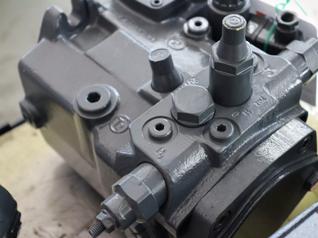 REXROTH A10VG45DA1D2/10R-NSC10F015SH - Hydraulic pump for Material handling equipment: picture 3 REXROTH A10VG45DA1D2/10R-NSC10F015SH - Hydraulic pump for Material handling equipment: picture 3
