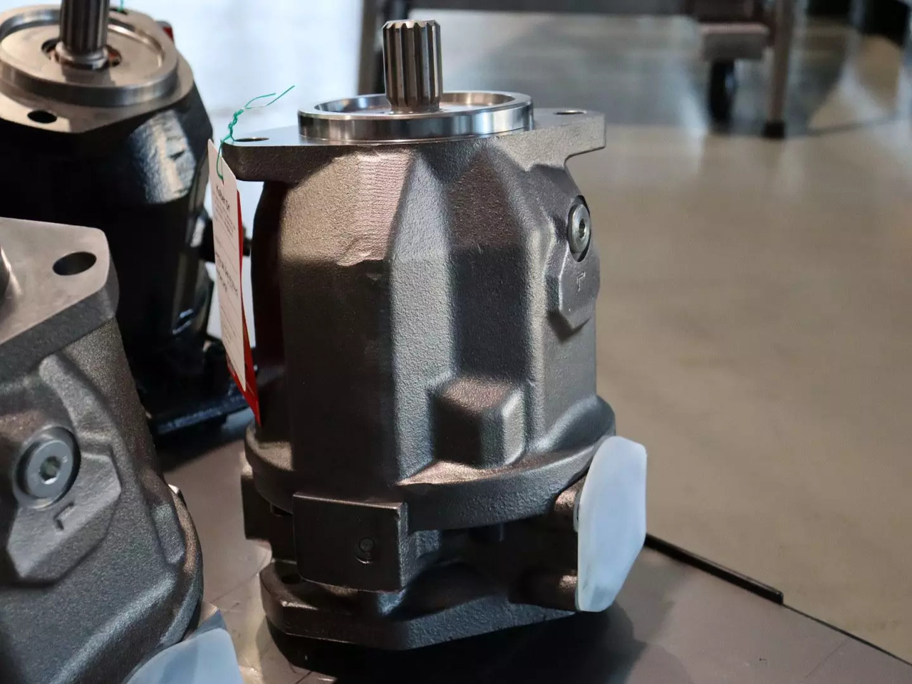REXROTH A10VO71DRG/31R-VSC92K01 - Hydraulic pump for Material handling equipment: picture 2 REXROTH A10VO71DRG/31R-VSC92K01 - Hydraulic pump for Material handling equipment: picture 2