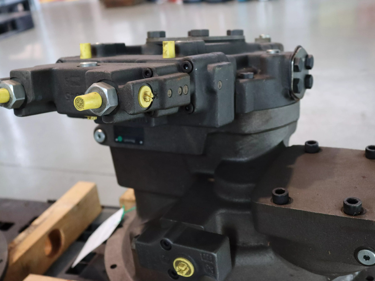 REXROTH A8VO107LA1KH1/63R1-NZG05F001 - Hydraulic pump for Material handling equipment: picture 1 REXROTH A8VO107LA1KH1/63R1-NZG05F001 - Hydraulic pump for Material handling equipment: picture 1