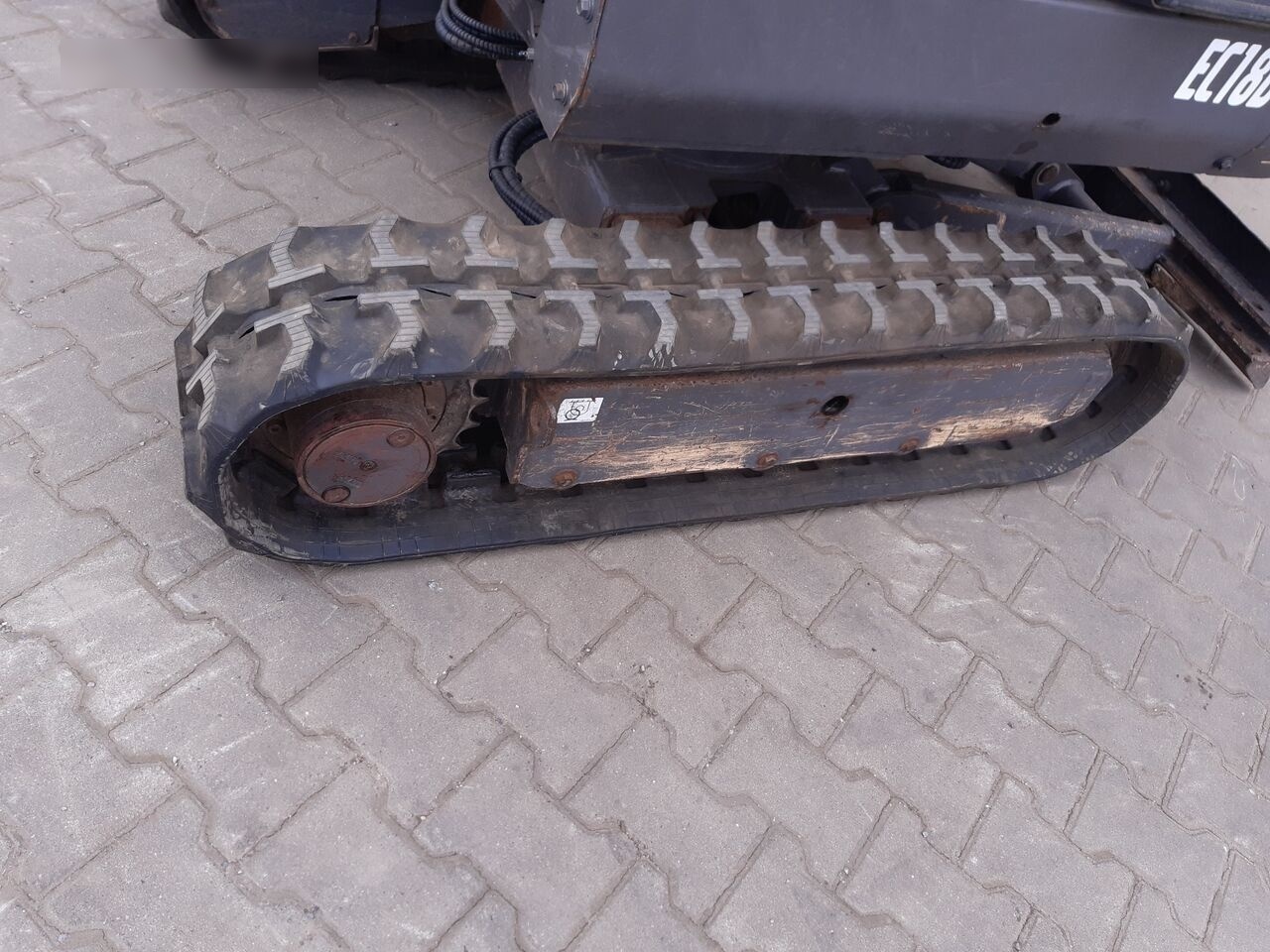 Mini excavator Volvo EC18D: picture 10