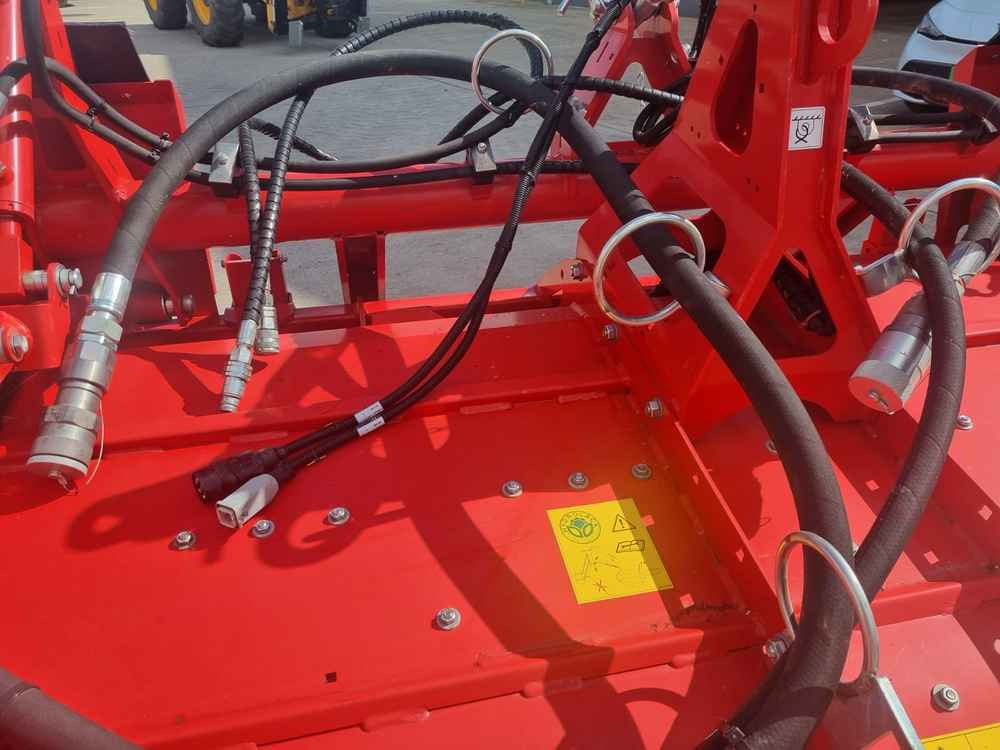 Grimme Grimme HT 200 Front Mounted Self-Propelled Topper - Harvester: picture 3 Grimme Grimme HT 200 Front Mounted Self-Propelled Topper - Harvester: picture 3