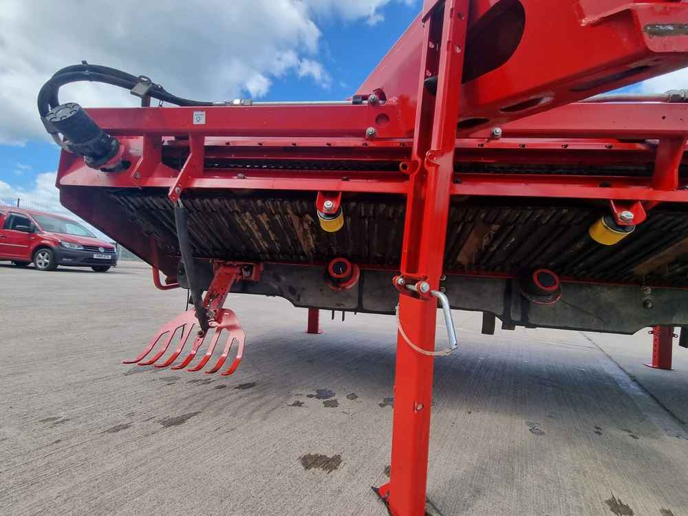 Grimme Grimme, HT 400, Front Mounted, 4 Row, Topper For Self-Propelled - Harvester: picture 3 Grimme Grimme, HT 400, Front Mounted, 4 Row, Topper For Self-Propelled - Harvester: picture 3