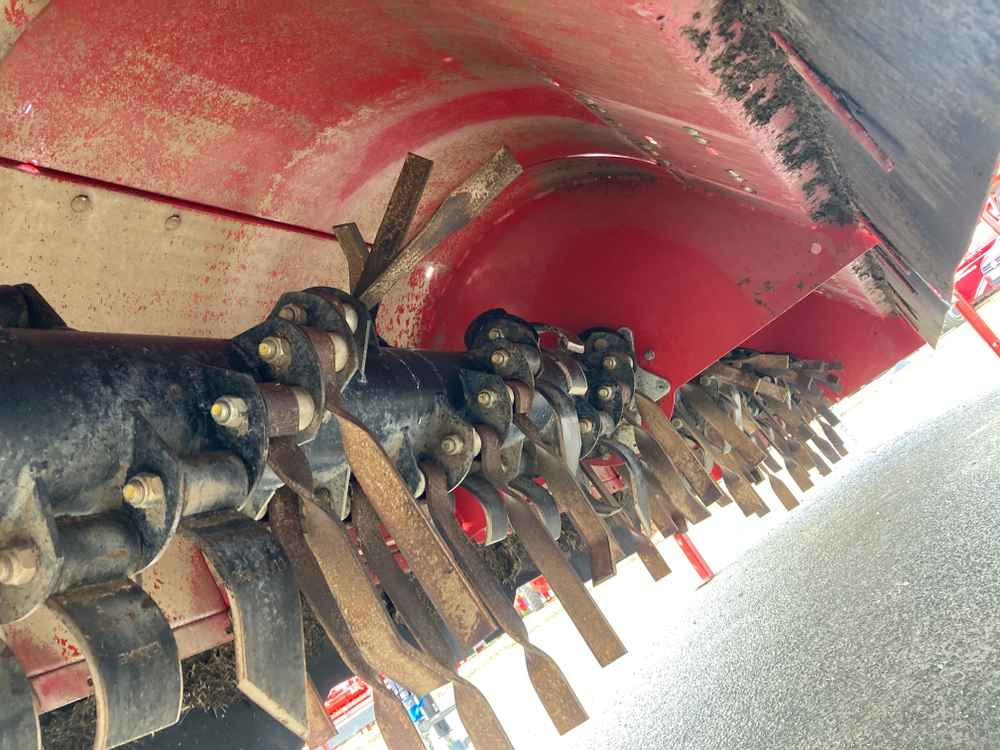Grimme Grimme KS 5400 6 Row Potato Topper - Harvester: picture 4 Grimme Grimme KS 5400 6 Row Potato Topper - Harvester: picture 4