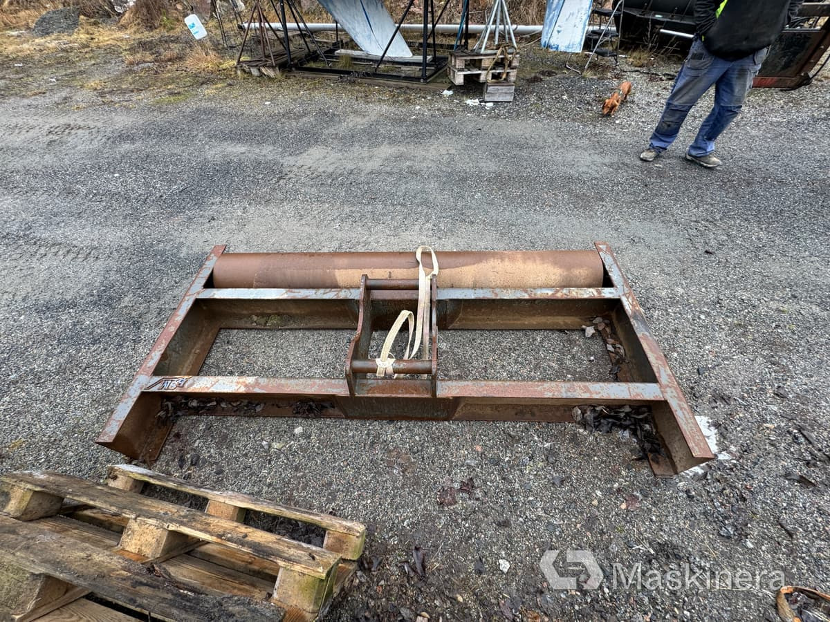 BSM Planeringsbalk med rulle S60 - Attachment for Construction machinery: picture 4 BSM Planeringsbalk med rulle S60 - Attachment for Construction machinery: picture 4