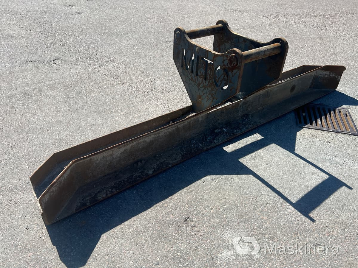Planeringsbalk Mito S60 - Attachment for Excavator: picture 1 Planeringsbalk Mito S60 - Attachment for Excavator: picture 1