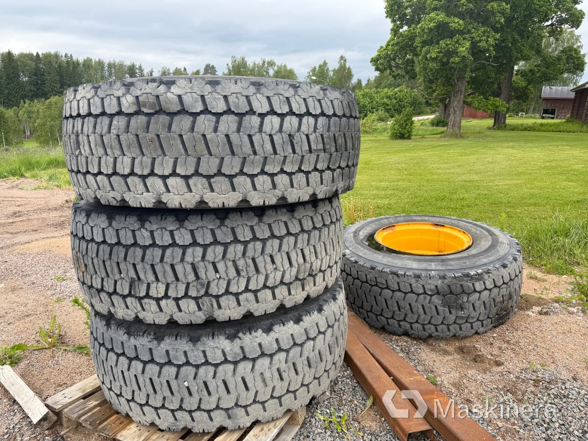 Bridgestone v steel snow 4 st entreprenad däck på fälg 20.5R25 - Wheel and tire package for Construction machinery: picture 1 Bridgestone v steel snow 4 st entreprenad däck på fälg 20.5R25 - Wheel and tire package for Construction machinery: picture 1