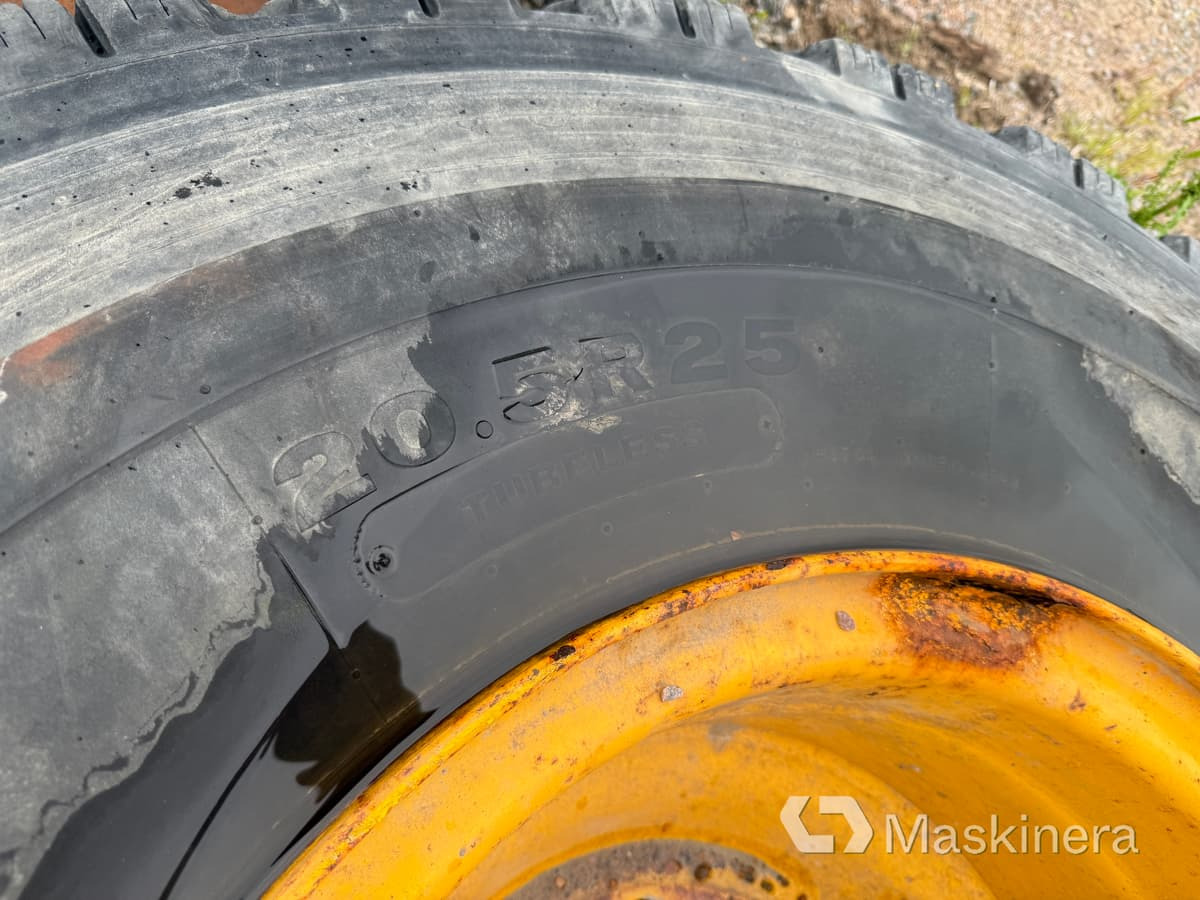Bridgestone v steel snow 4 st entreprenad däck på fälg 20.5R25 - Wheel and tire package for Construction machinery: picture 4 Bridgestone v steel snow 4 st entreprenad däck på fälg 20.5R25 - Wheel and tire package for Construction machinery: picture 4