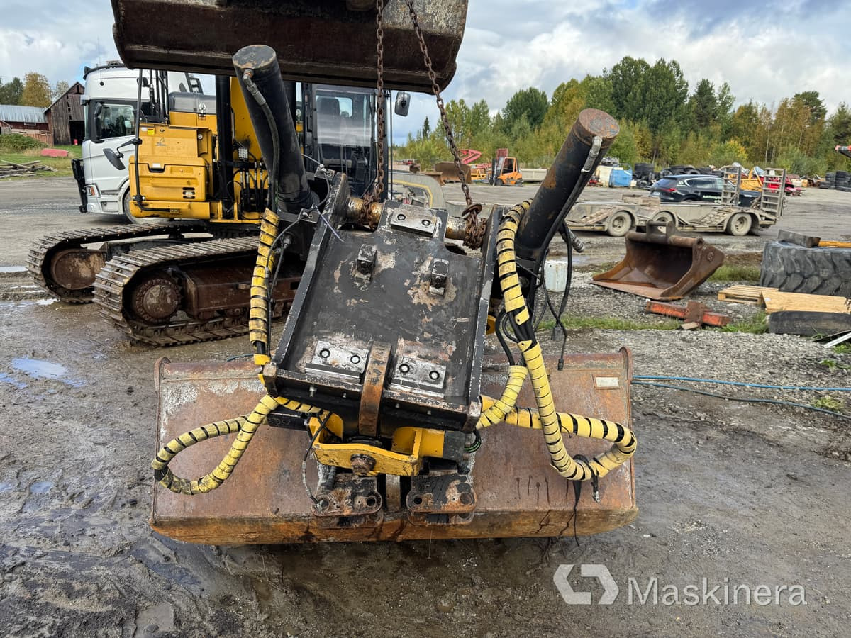 Engcon EC3027GR9 Tiltrotator Engcon med planeringsskopa B27-fäste - Excavator bucket: picture 4 Engcon EC3027GR9 Tiltrotator Engcon med planeringsskopa B27-fäste - Excavator bucket: picture 4
