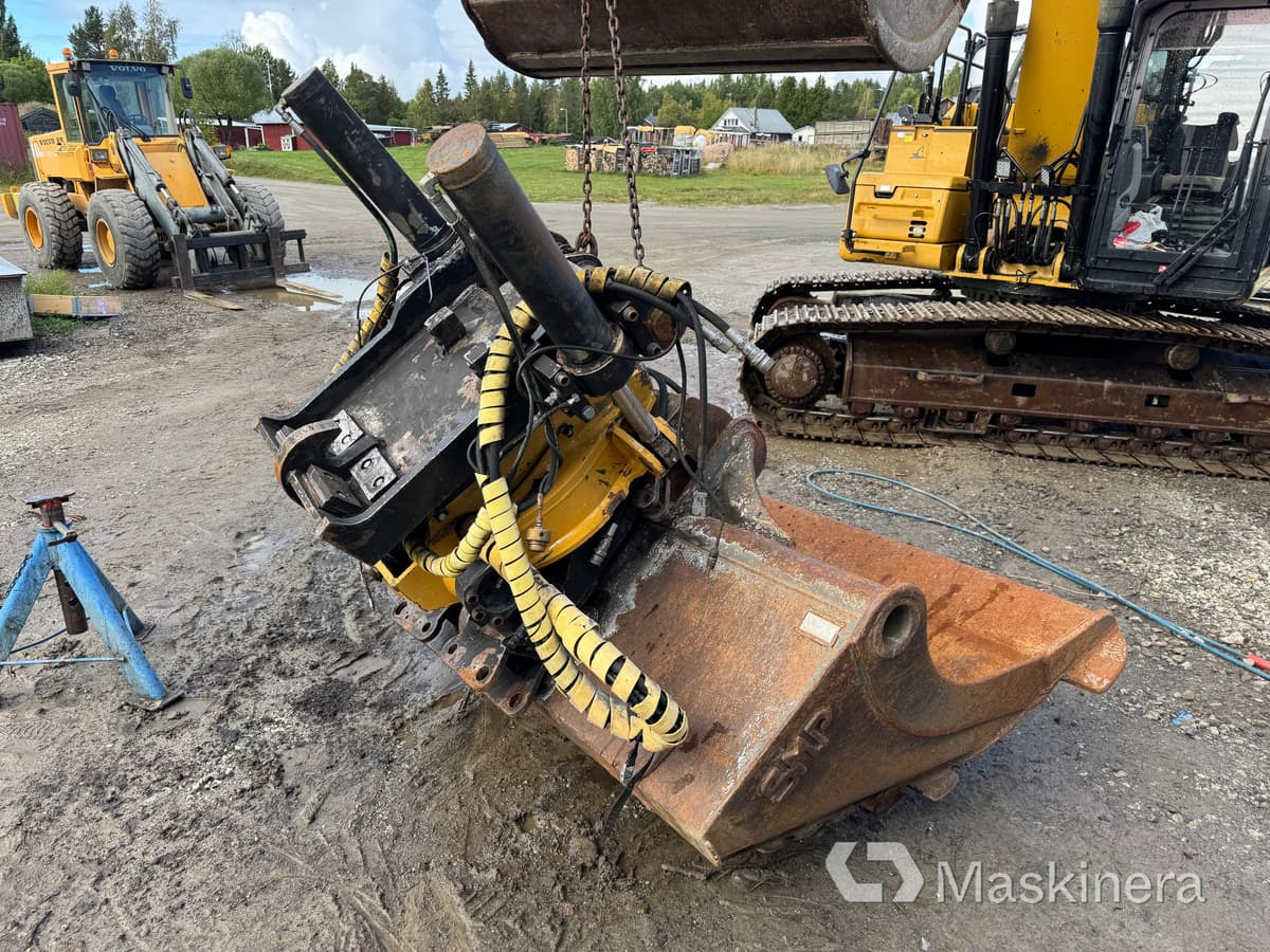 Engcon EC3027GR9 Tiltrotator Engcon med planeringsskopa B27-fäste - Excavator bucket: picture 3 Engcon EC3027GR9 Tiltrotator Engcon med planeringsskopa B27-fäste - Excavator bucket: picture 3
