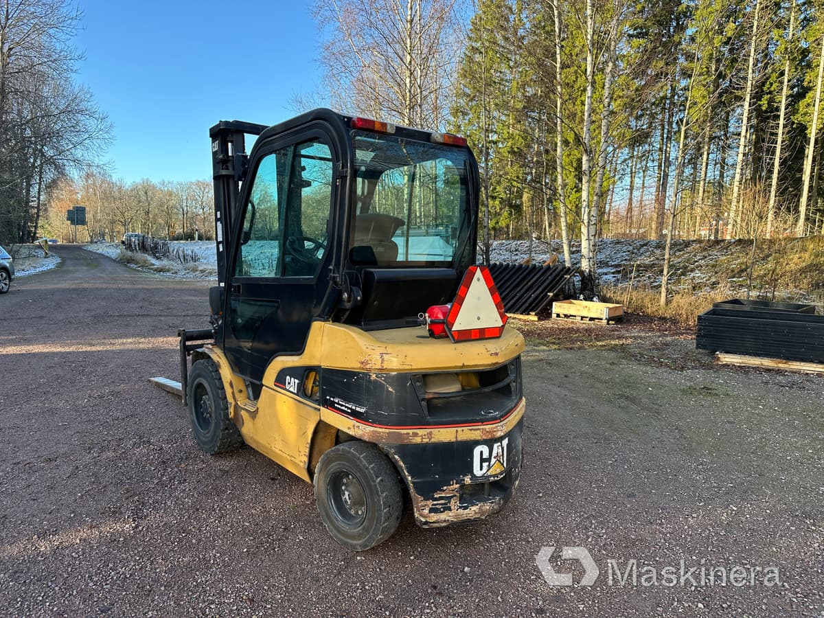 Gaffeltruck Caterpillar DP30N - Diesel forklift: picture 3 Gaffeltruck Caterpillar DP30N - Diesel forklift: picture 3