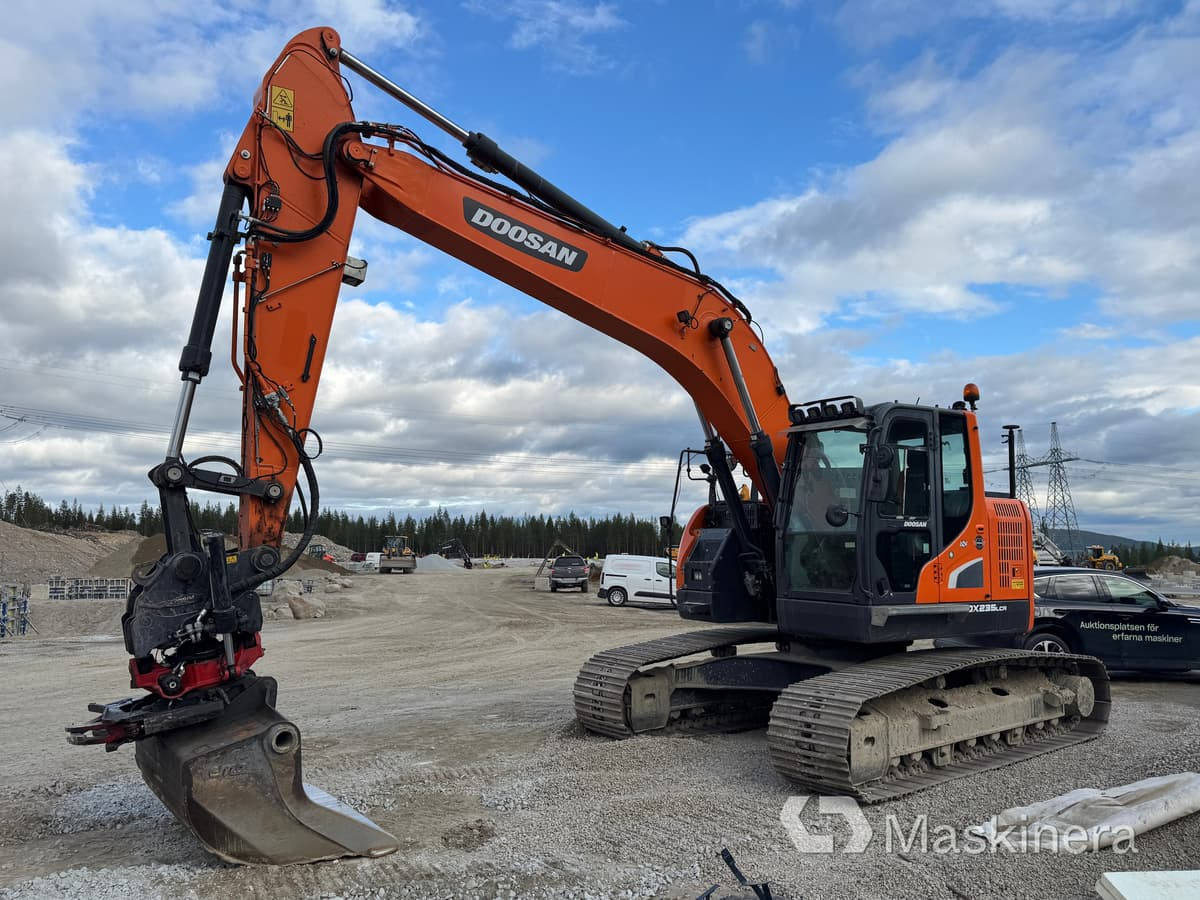 Grävmaskin Doosan DX235LCR-5 med L5 grävsystem - Crawler excavator: picture 1 Grävmaskin Doosan DX235LCR-5 med L5 grävsystem - Crawler excavator: picture 1