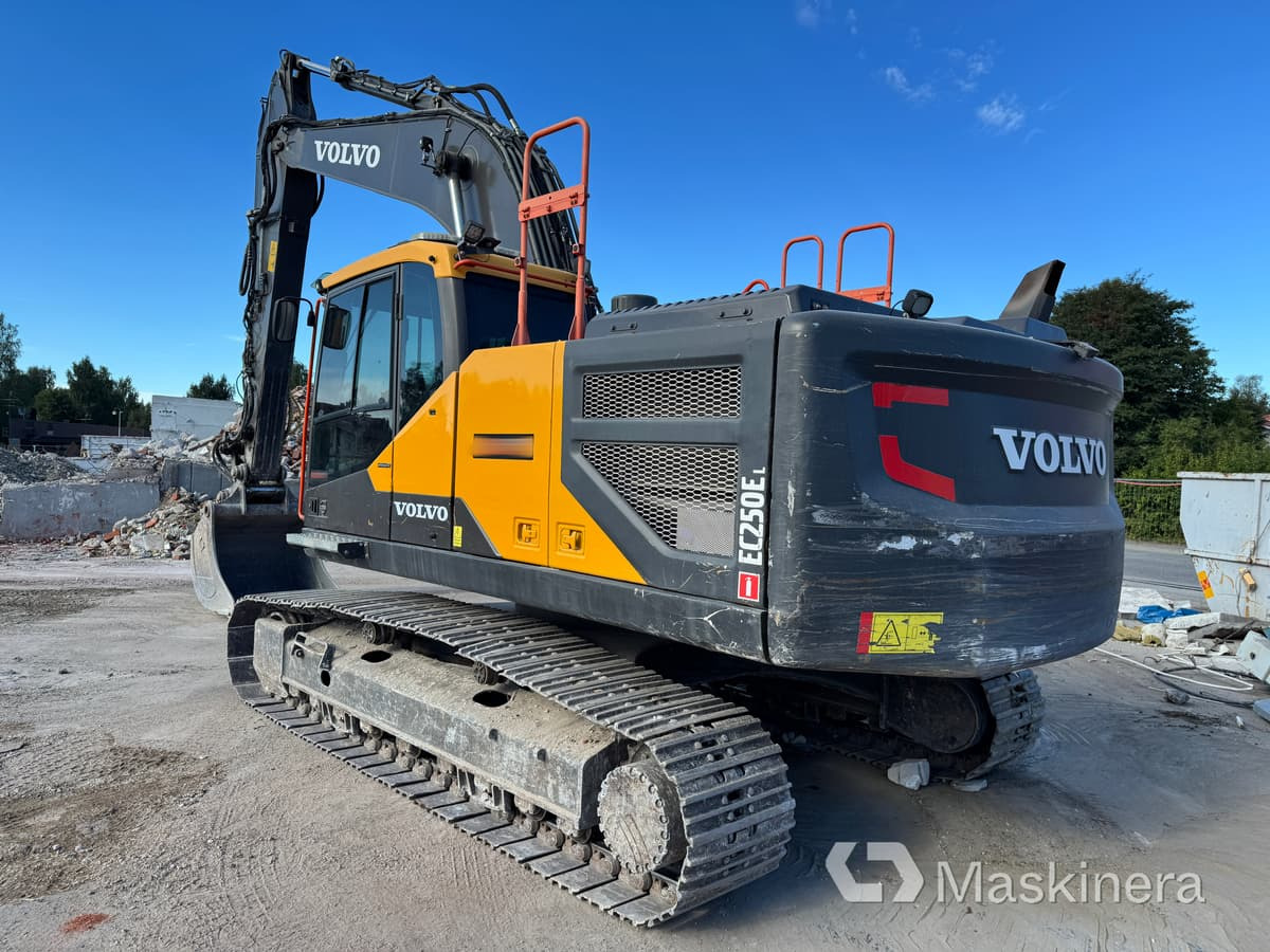 Grävmaskin Volvo EC250EL med tillbehör - Crawler excavator: picture 3 Grävmaskin Volvo EC250EL med tillbehör - Crawler excavator: picture 3