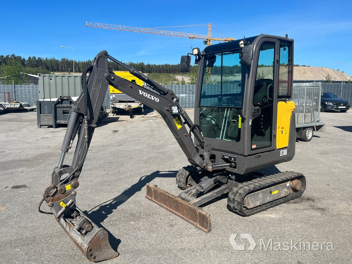 Grävmaskin Volvo EC18D med maskintrailer och redskap - Crawler excavator: picture 2 Grävmaskin Volvo EC18D med maskintrailer och redskap - Crawler excavator: picture 2