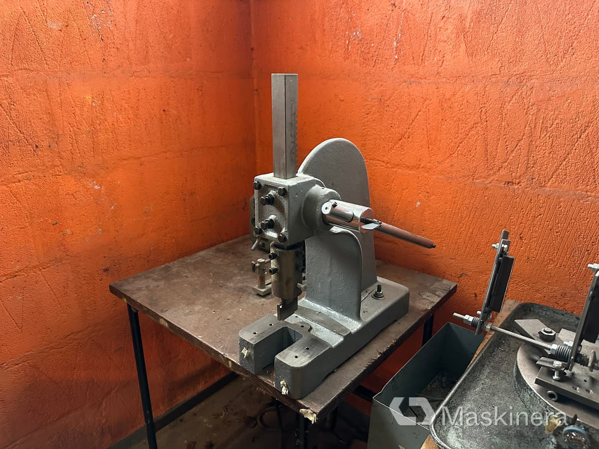 Handpress - Machine tool: picture 1 Handpress - Machine tool: picture 1