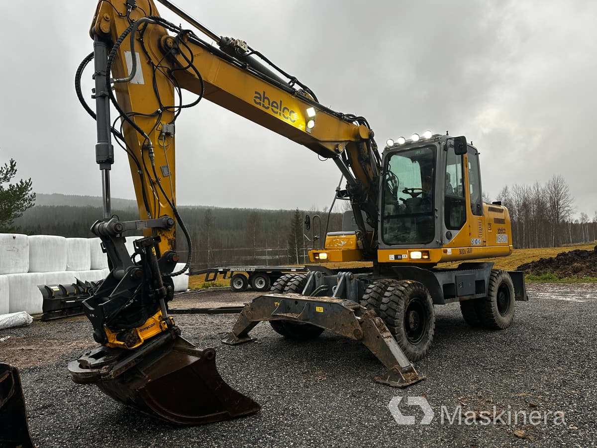 Hjulgrävare XCMG XE150W med flertal redskap - Crawler excavator: picture 1 Hjulgrävare XCMG XE150W med flertal redskap - Crawler excavator: picture 1