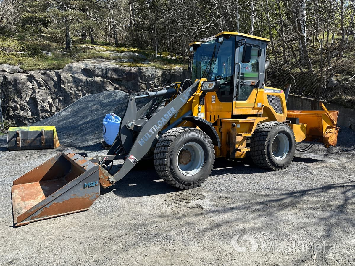 Hjullastare Multiloader L30T med redskap - Wheel loader: picture 1 Hjullastare Multiloader L30T med redskap - Wheel loader: picture 1