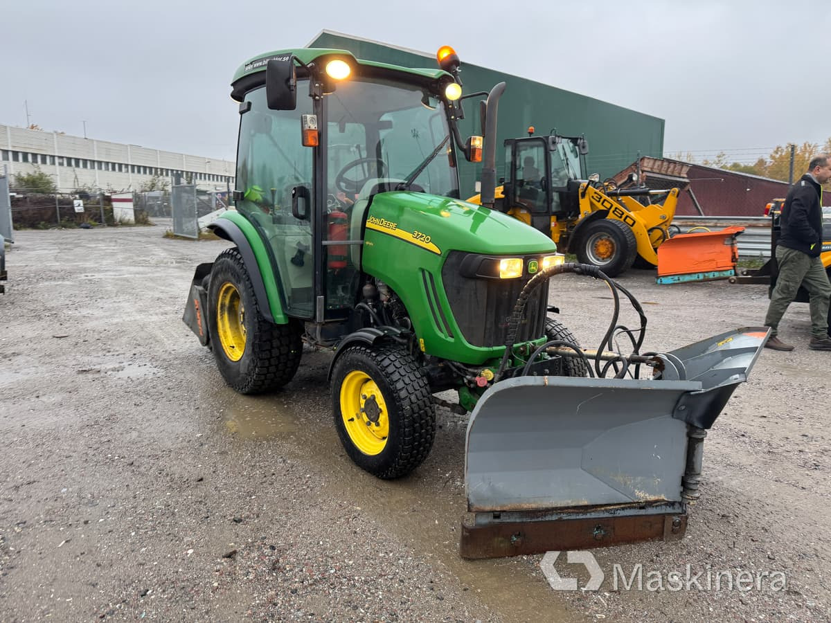 Kompakttraktor John Deere 3720 - Compact tractor: picture 3 Kompakttraktor John Deere 3720 - Compact tractor: picture 3