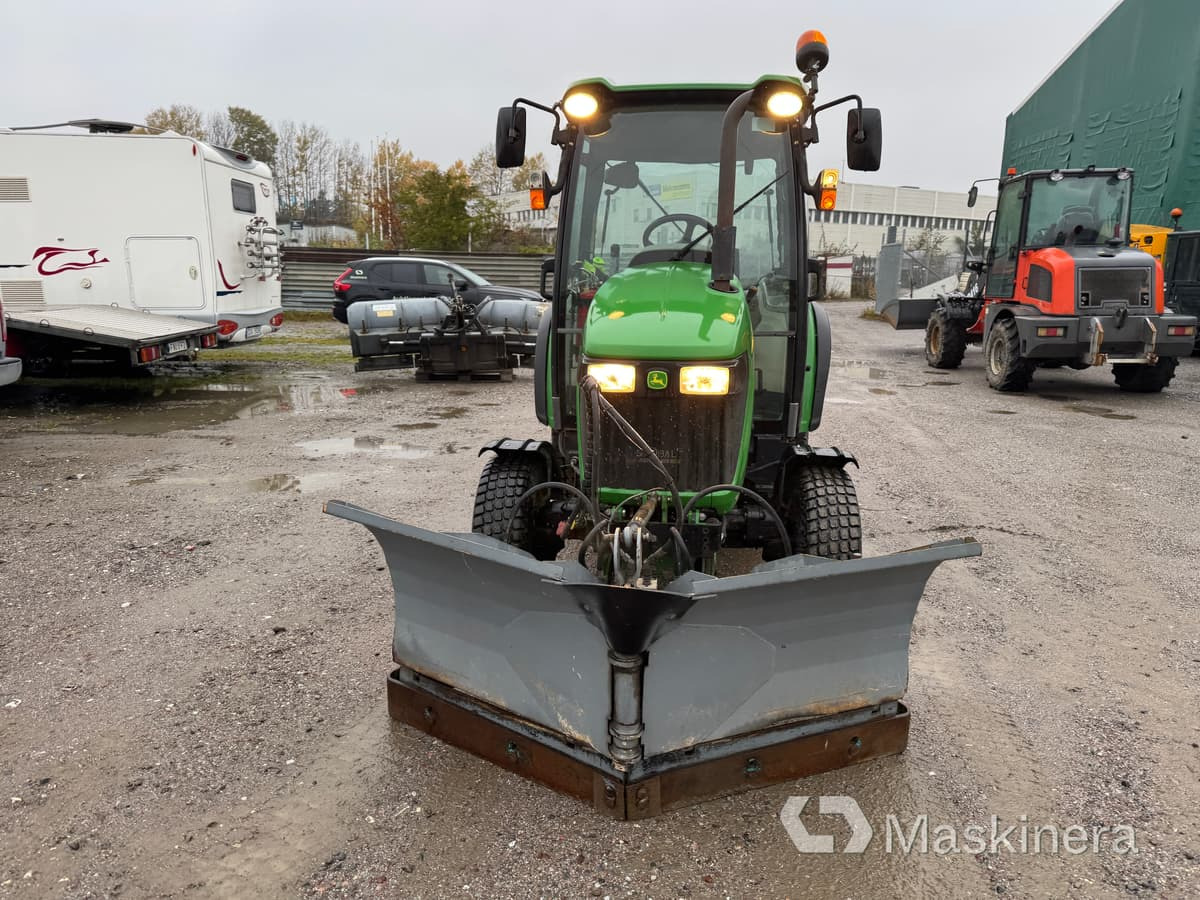Kompakttraktor John Deere 3720 - Compact tractor: picture 2 Kompakttraktor John Deere 3720 - Compact tractor: picture 2