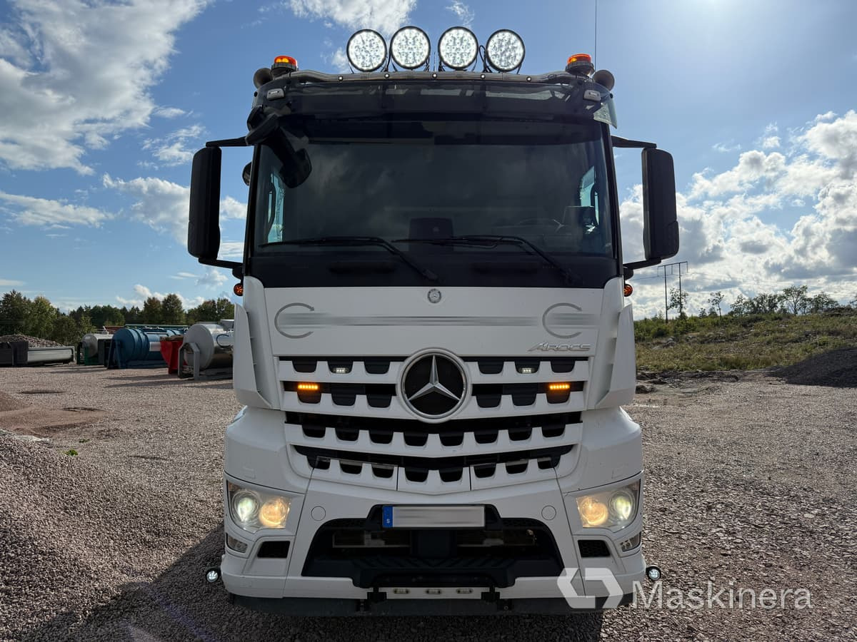 Mercedes Arocs 2551 Tandem Lastväxlare Mercedes Arocs 2551 - Hook lift truck: picture 2 Mercedes Arocs 2551 Tandem Lastväxlare Mercedes Arocs 2551 - Hook lift truck: picture 2