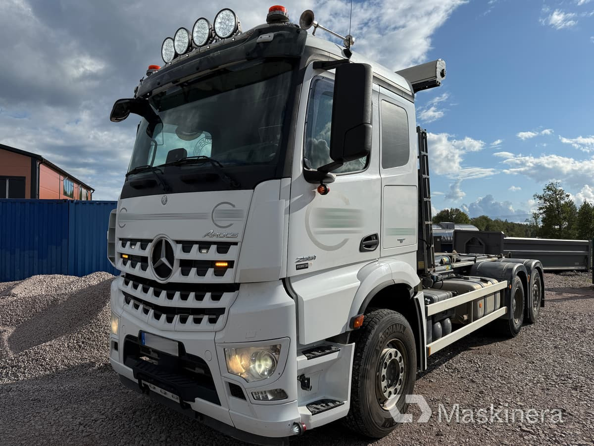 Mercedes Arocs 2551 Tandem Lastväxlare Mercedes Arocs 2551 - Hook lift truck: picture 1 Mercedes Arocs 2551 Tandem Lastväxlare Mercedes Arocs 2551 - Hook lift truck: picture 1