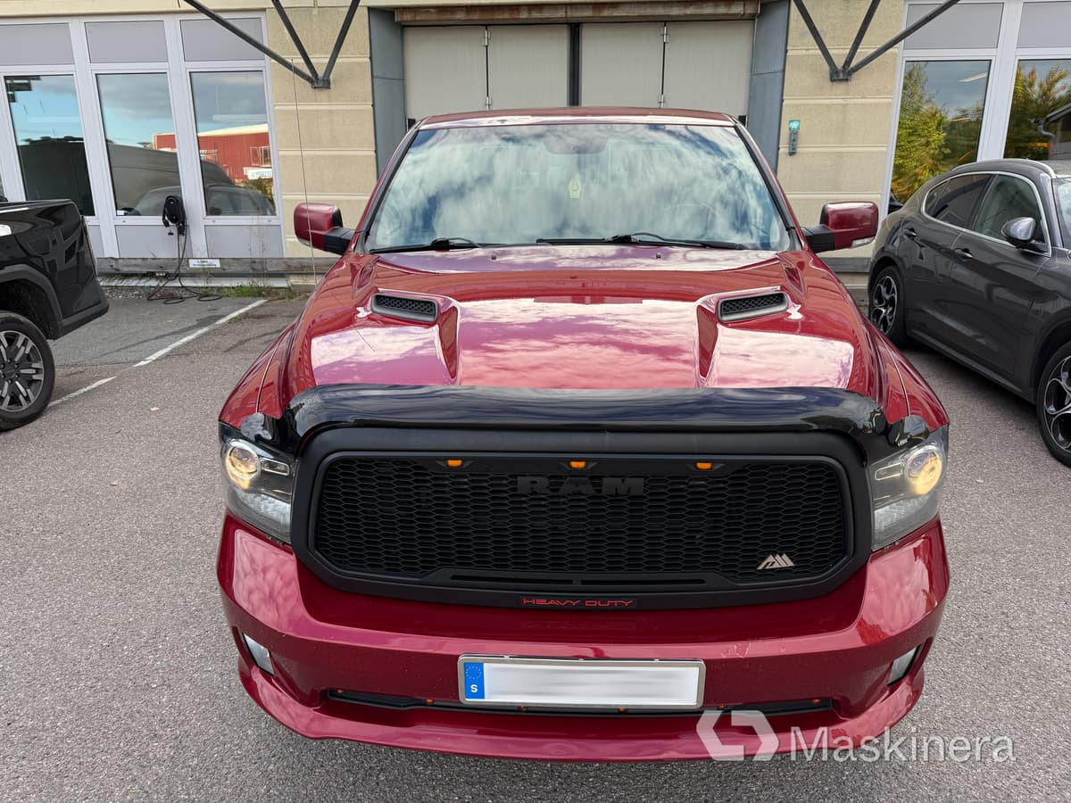 Pickup Dodge Ram 1500 Crew Cab 5.7L V8 HEMI - Small van: picture 2 Pickup Dodge Ram 1500 Crew Cab 5.7L V8 HEMI - Small van: picture 2