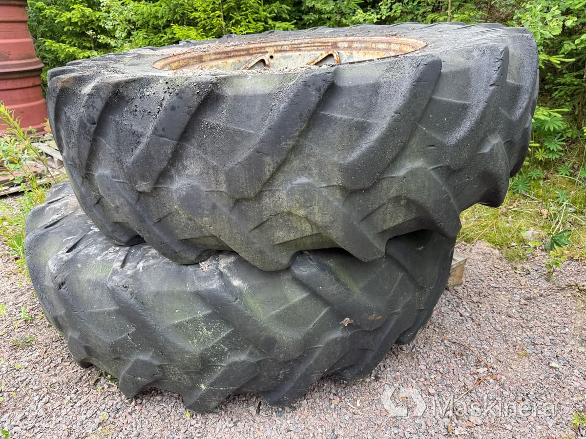 Pirelli 20.8 R 38 Traktordäck med Fälgbanor 20.8 R 38 - Wheel and tire package: picture 1 Pirelli 20.8 R 38 Traktordäck med Fälgbanor 20.8 R 38 - Wheel and tire package: picture 1