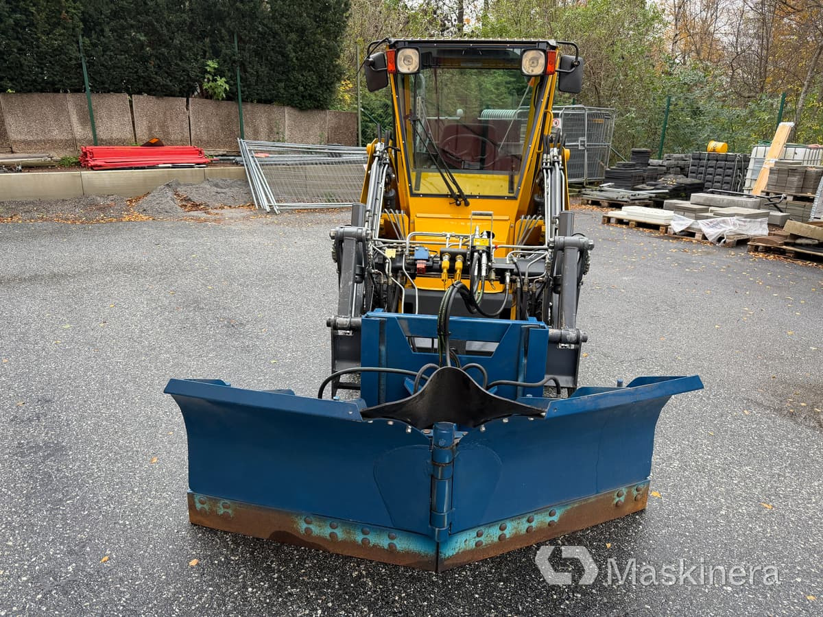 Redskapsbärare Wille 345 med snöutrustning - Snow removal vehicle: picture 2 Redskapsbärare Wille 345 med snöutrustning - Snow removal vehicle: picture 2