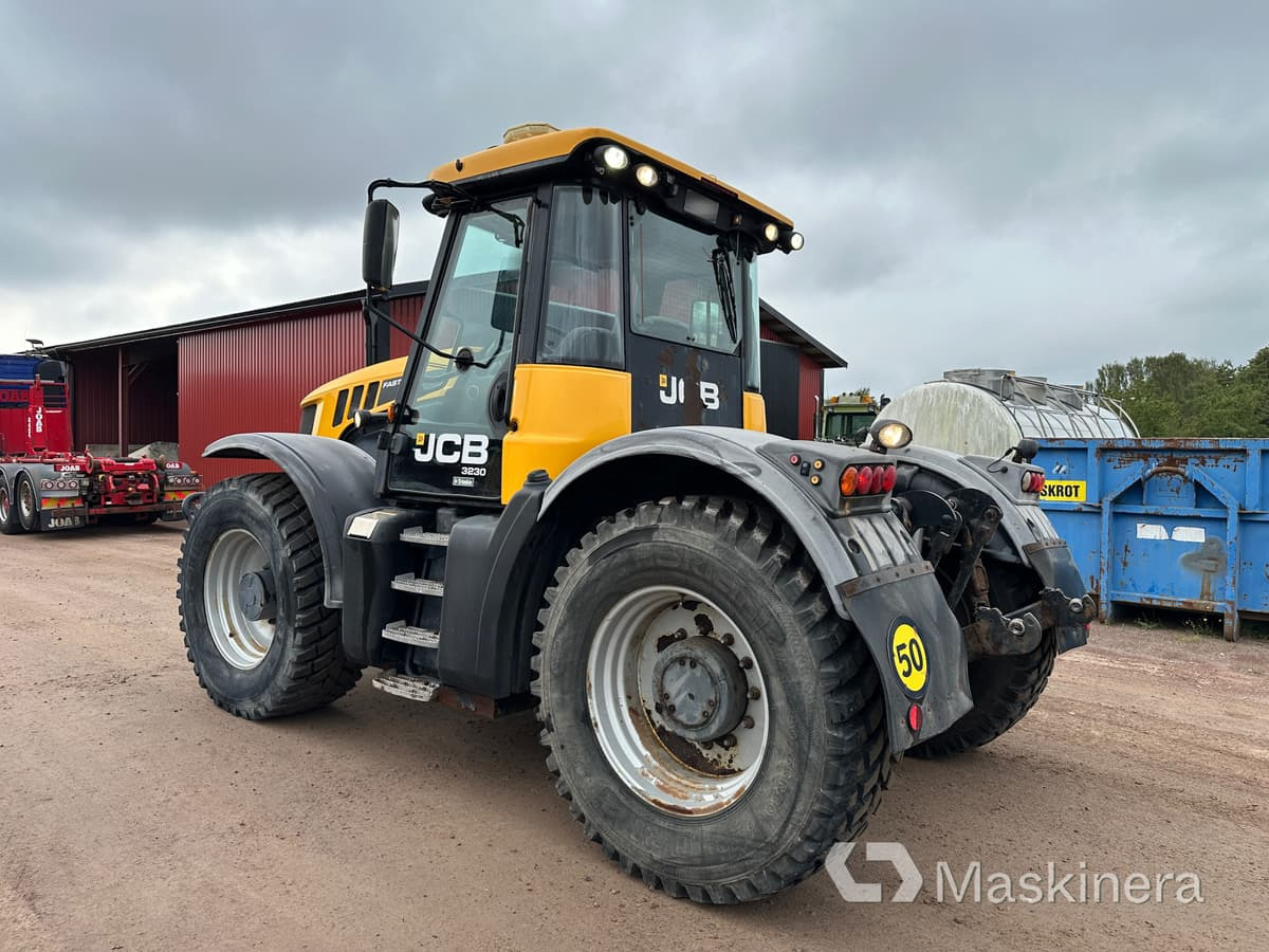 Traktor JCB Fastrac 3230 XTRA - Farm tractor: picture 3 Traktor JCB Fastrac 3230 XTRA - Farm tractor: picture 3