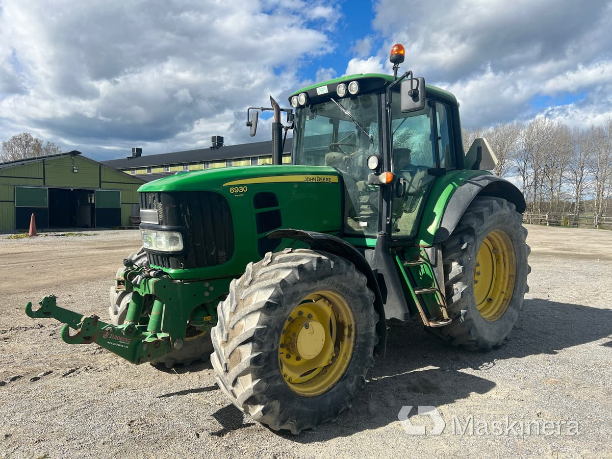 Traktor John Deere 6930 Premium med frontlyft - Farm tractor: picture 1 Traktor John Deere 6930 Premium med frontlyft - Farm tractor: picture 1