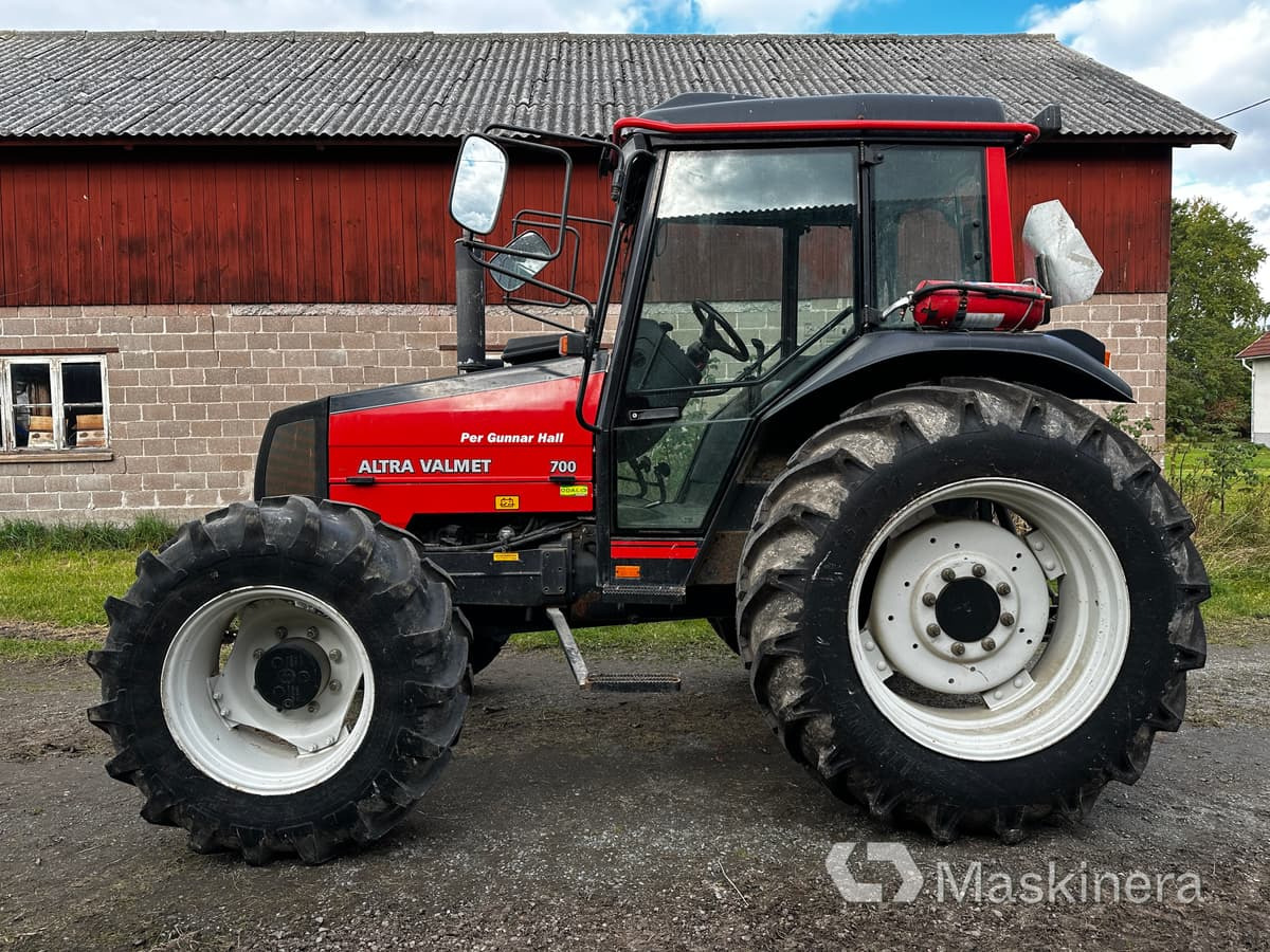 Traktor Valmet 700 - Farm tractor: picture 2 Traktor Valmet 700 - Farm tractor: picture 2
