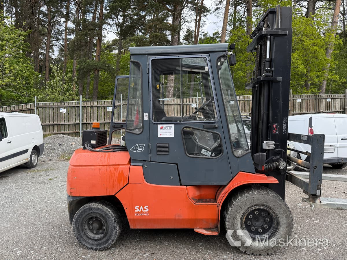 Truck Toyota 7FD45 - Diesel forklift: picture 4 Truck Toyota 7FD45 - Diesel forklift: picture 4