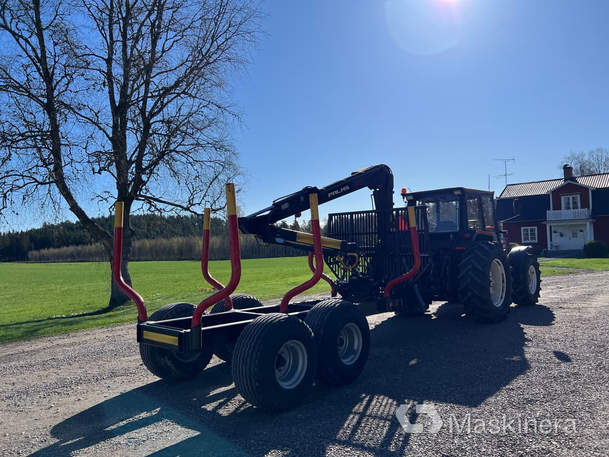 Valmet 805 / Palms 675 Traktor Valmet 805 med Skogsvagn Palms 675 - Farm tractor: picture 5 Valmet 805 / Palms 675 Traktor Valmet 805 med Skogsvagn Palms 675 - Farm tractor: picture 5