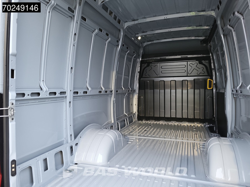Iveco Daily 35C21 210PK Automaat L2H2 Dubbellucht LED Black Edition Special color ACC 3.5t trekhaak Navi L2H2 12m3 Airco Trekhaak - Panel van: picture 5 Iveco Daily 35C21 210PK Automaat L2H2 Dubbellucht LED Black Edition Special color ACC 3.5t trekhaak Navi L2H2 12m3 Airco Trekhaak - Panel van: picture 5