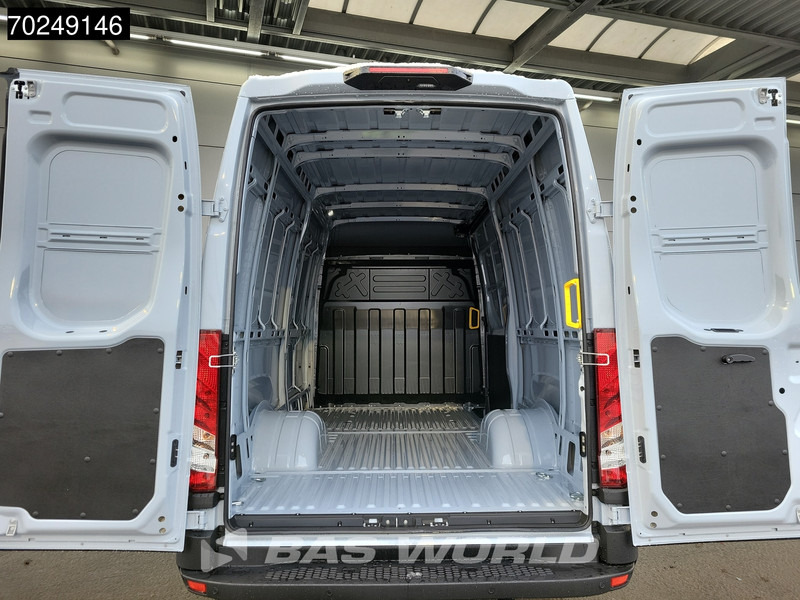 Iveco Daily 35C21 210PK Automaat L2H2 Dubbellucht LED Black Edition Special color ACC 3.5t trekhaak Navi L2H2 12m3 Airco Trekhaak - Panel van: picture 3 Iveco Daily 35C21 210PK Automaat L2H2 Dubbellucht LED Black Edition Special color ACC 3.5t trekhaak Navi L2H2 12m3 Airco Trekhaak - Panel van: picture 3