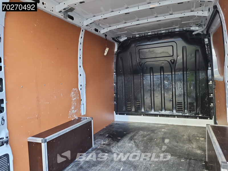 Renault Master 135PK L1H1 Airco Trekhaak Navi Imperiaal L1 7m3 Airco Trekhaak - Small van: picture 5 Renault Master 135PK L1H1 Airco Trekhaak Navi Imperiaal L1 7m3 Airco Trekhaak - Small van: picture 5
