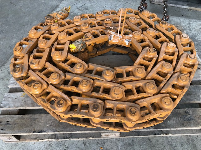 CASE 650L track chain - Track for Bulldozer: picture 1 CASE 650L track chain - Track for Bulldozer: picture 1