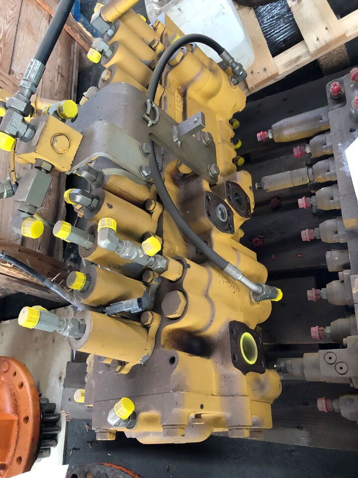 CATERPILLAR 325C valve group - Hydraulic valve for Crawler excavator: picture 1 CATERPILLAR 325C valve group - Hydraulic valve for Crawler excavator: picture 1