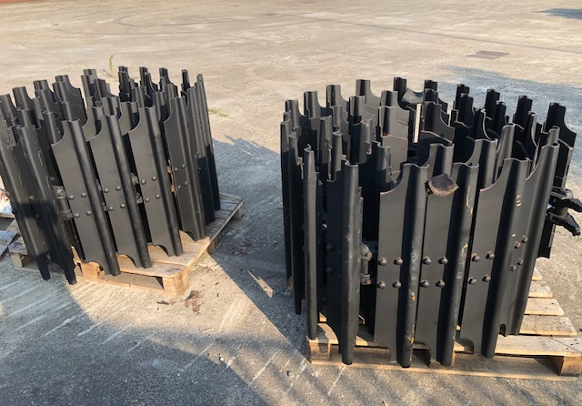 CLAAS Lexion harvester lubricated track chain 38 links 900 mm shoes - Spare parts for Harvester: picture 1 CLAAS Lexion harvester lubricated track chain 38 links 900 mm shoes - Spare parts for Harvester: picture 1