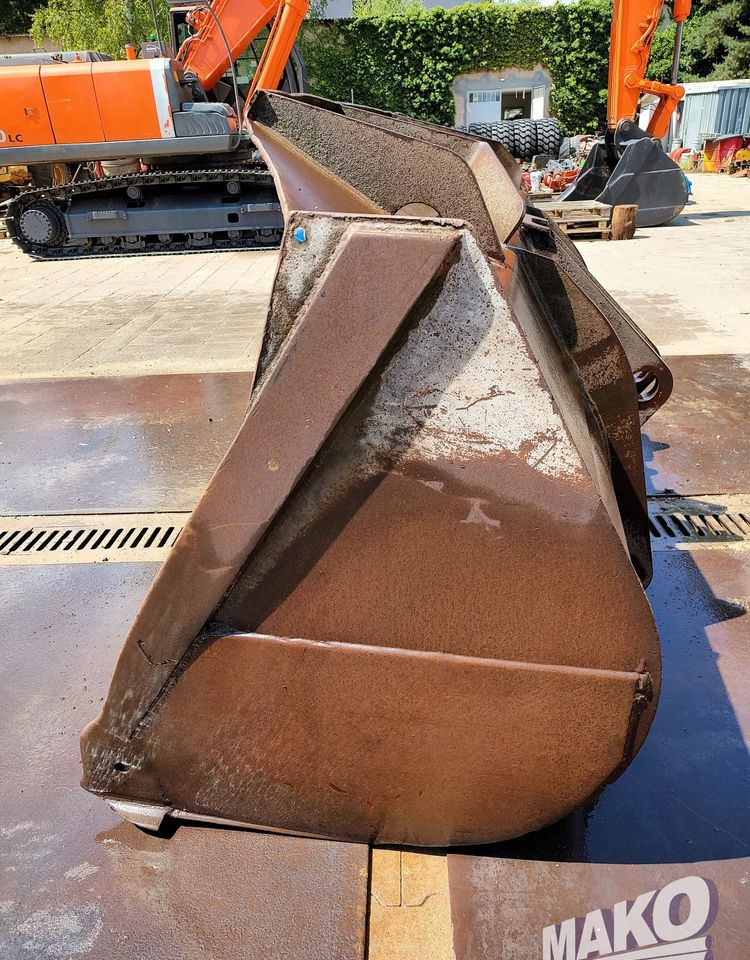 Łyżka 320cm do ładowarki 4,2m³ - Attachment for Construction machinery: picture 3 Łyżka 320cm do ładowarki 4,2m³ - Attachment for Construction machinery: picture 3
