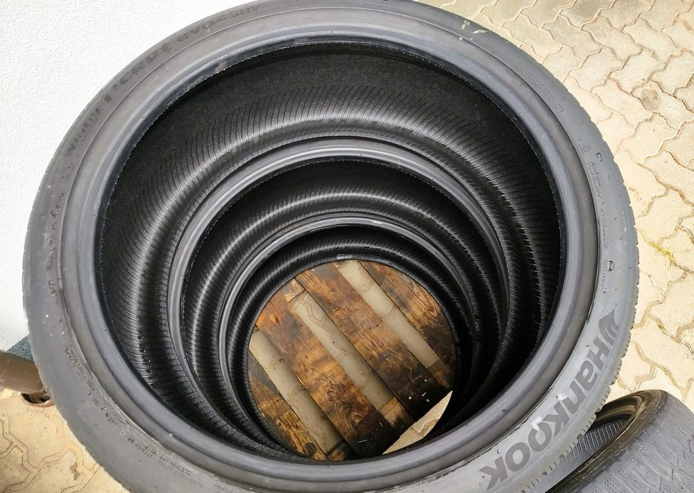 Opony zimowe Hankook Winter i*cept evo2 SUV 295/35R23 108W M+S - Tire for Car: picture 5 Opony zimowe Hankook Winter i*cept evo2 SUV 295/35R23 108W M+S - Tire for Car: picture 5