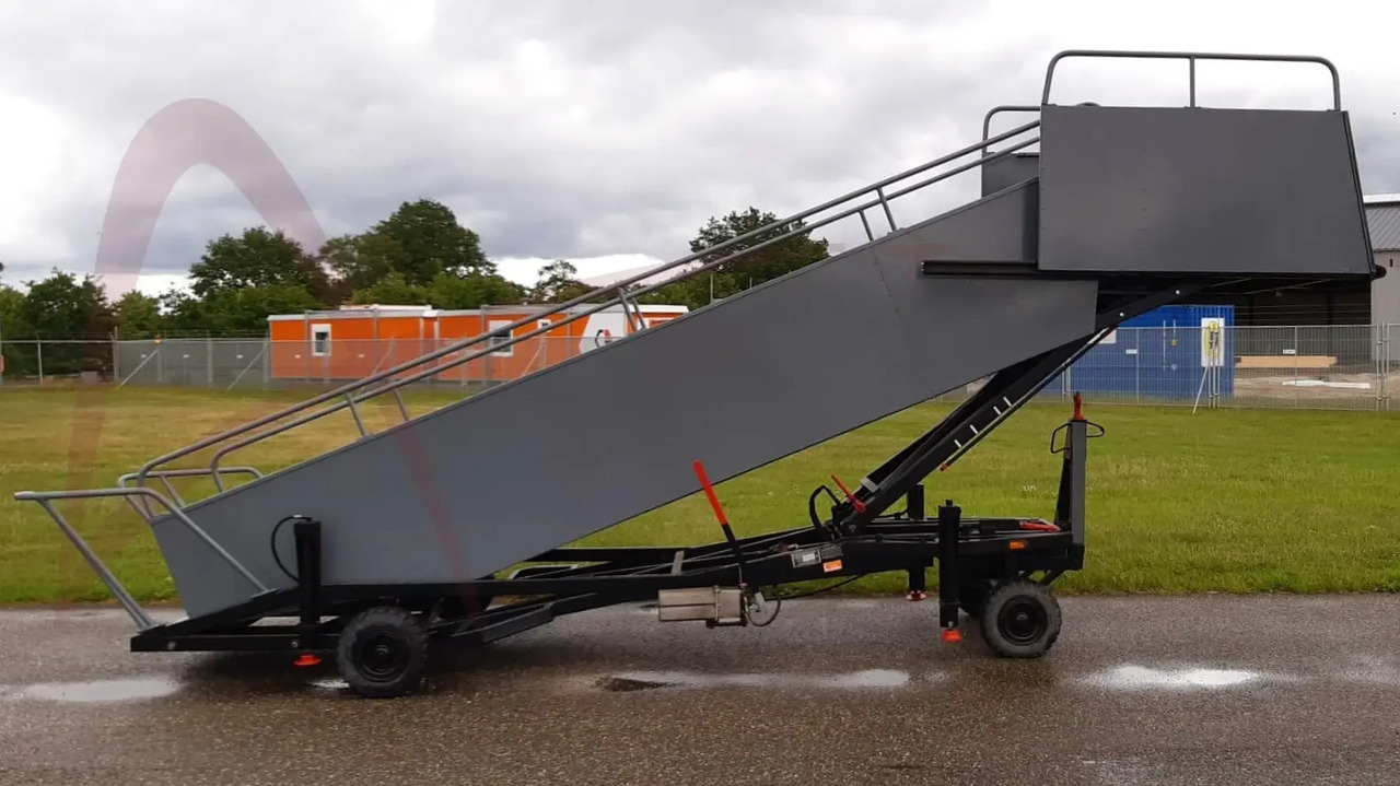 AMSS SKYWAY 66-148 - Passenger stairs: picture 4 AMSS SKYWAY 66-148 - Passenger stairs: picture 4