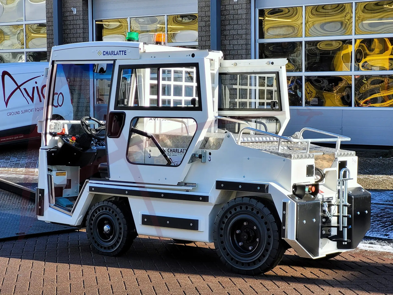 CHARLATTE T135 EVO - Baggage tractor: picture 3 CHARLATTE T135 EVO - Baggage tractor: picture 3