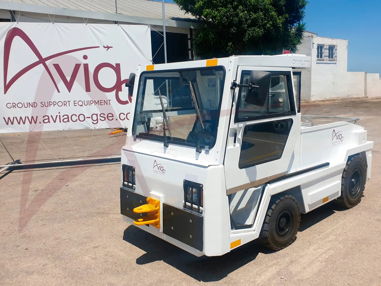 CHARLATTE T135 - Baggage tractor: picture 1 CHARLATTE T135 - Baggage tractor: picture 1