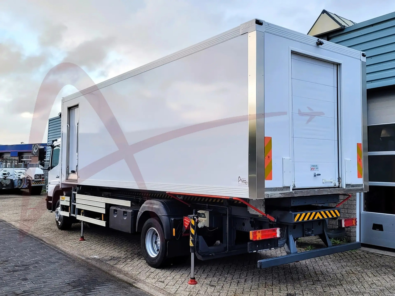 DOLL X-CAT U79.15S045.00 - Airport catering truck: picture 4 DOLL X-CAT U79.15S045.00 - Airport catering truck: picture 4