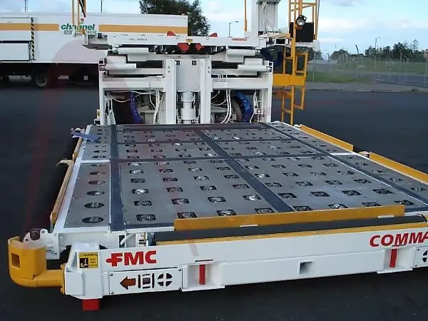 FMC COMMANDER 15S - Aircraft cargo loader: picture 3 FMC COMMANDER 15S - Aircraft cargo loader: picture 3