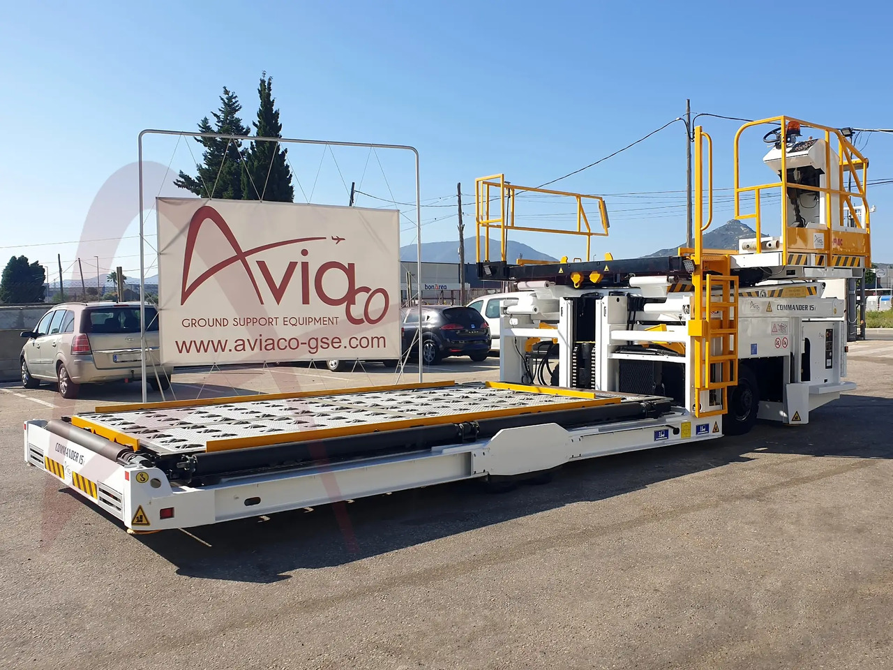 FMC COMMANDER 15iS - Aircraft cargo loader: picture 2 FMC COMMANDER 15iS - Aircraft cargo loader: picture 2