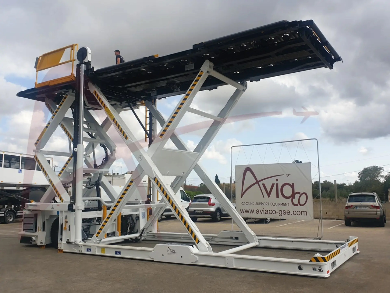 FMC COMMANDER 30i - Aircraft cargo loader: picture 2 FMC COMMANDER 30i - Aircraft cargo loader: picture 2