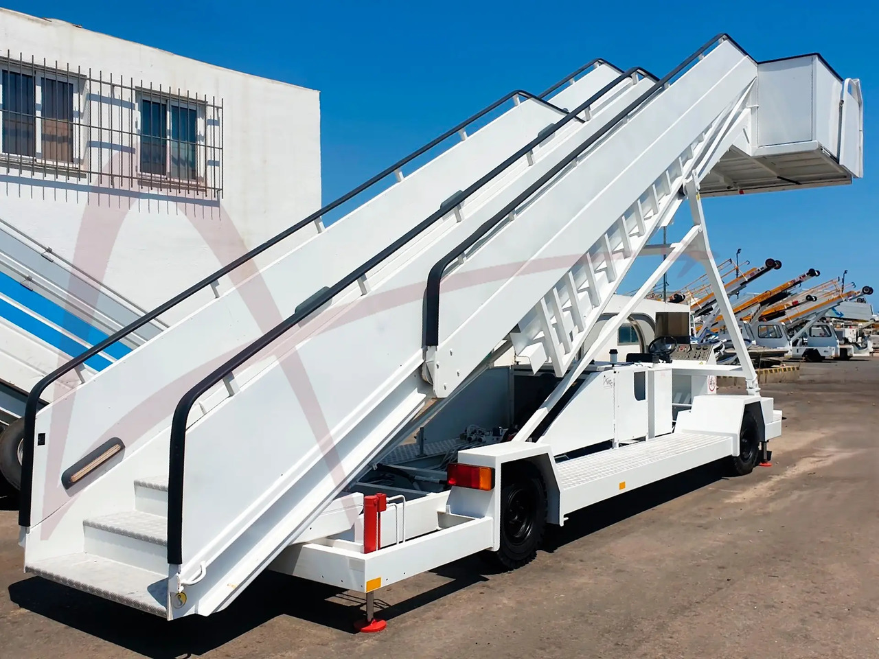 FMC SMART STEP - Passenger stairs: picture 1 FMC SMART STEP - Passenger stairs: picture 1